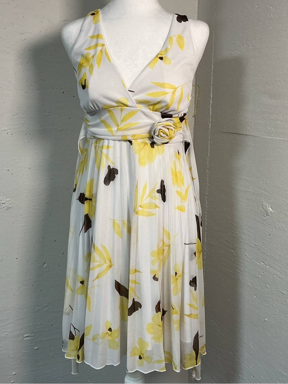 Speechless Dress Womens Size M White Yellow Floral Halter Fit & Flare Knee